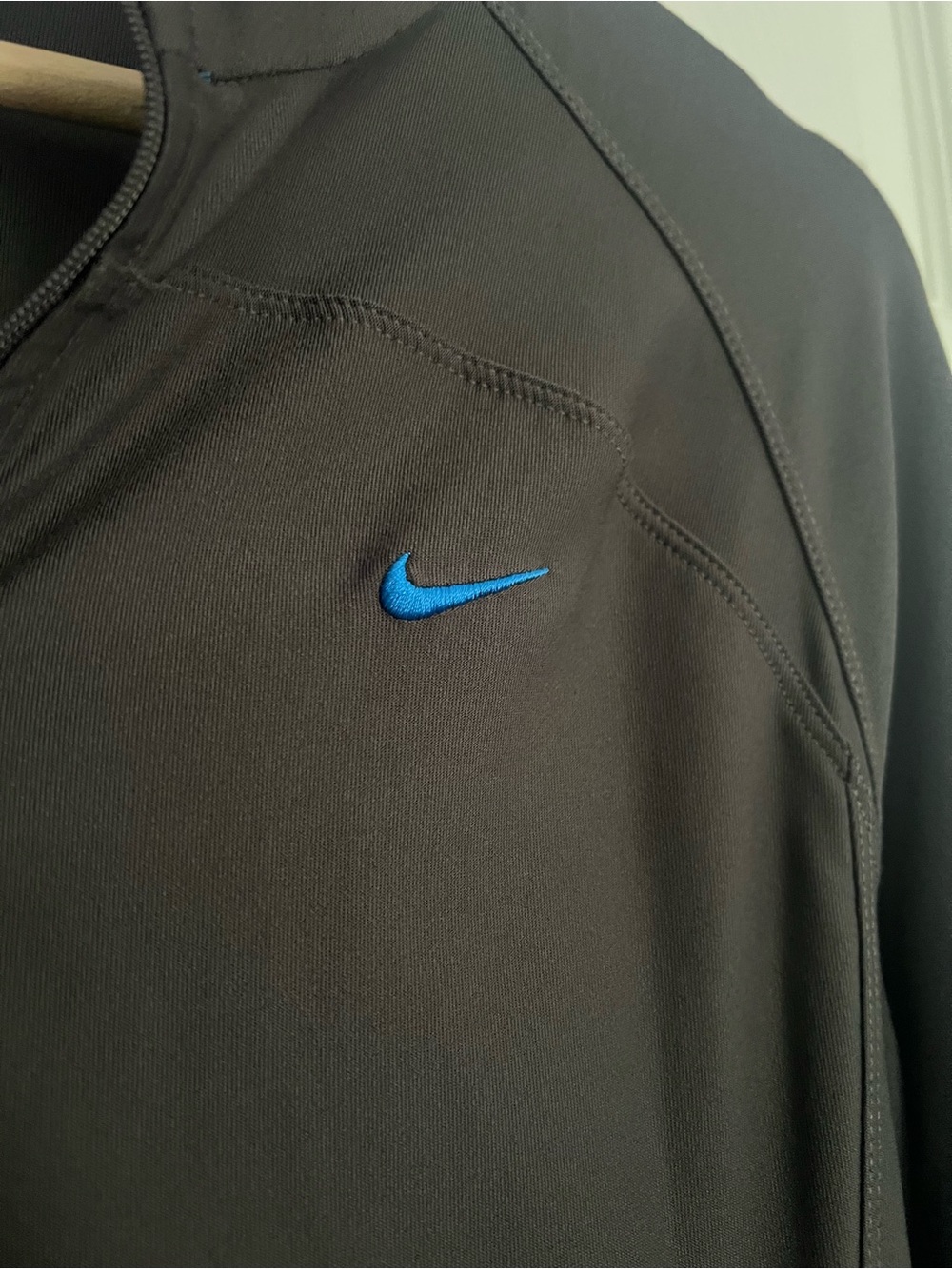 Nike Performance Zip Up Jacket - Picture 2 of 11
